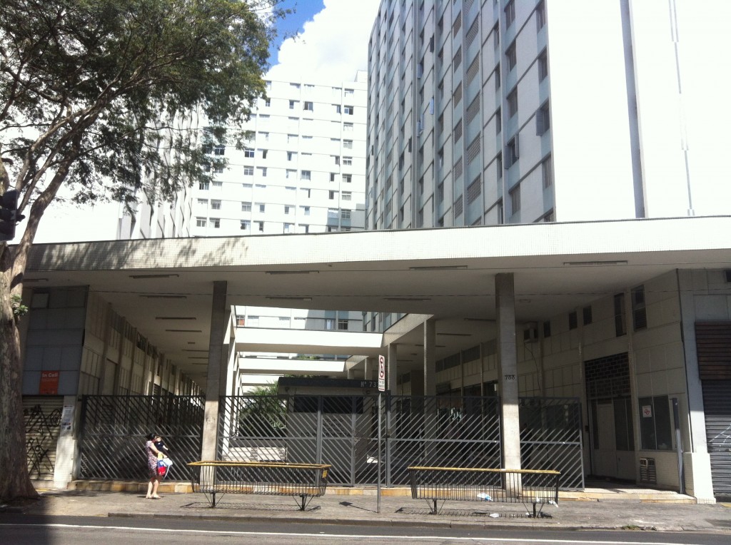 Condomínio Nova Perimetral, na avenida Brigadeiro Luís Antonio