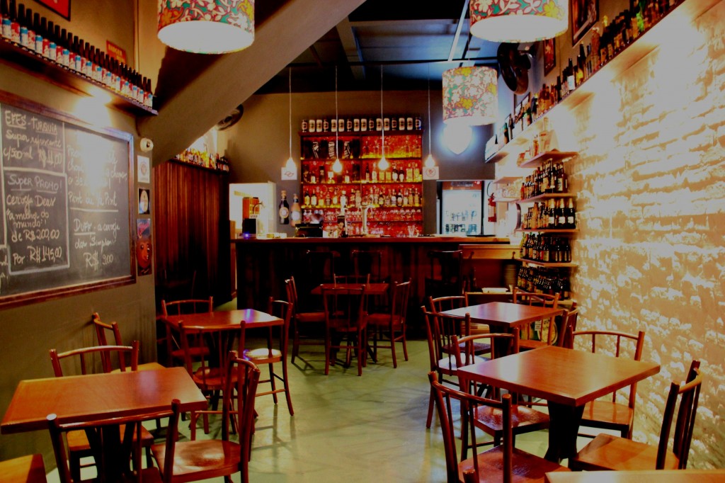 Interior do Titus Bar, também na rua Rocha. Foto/Divulgação